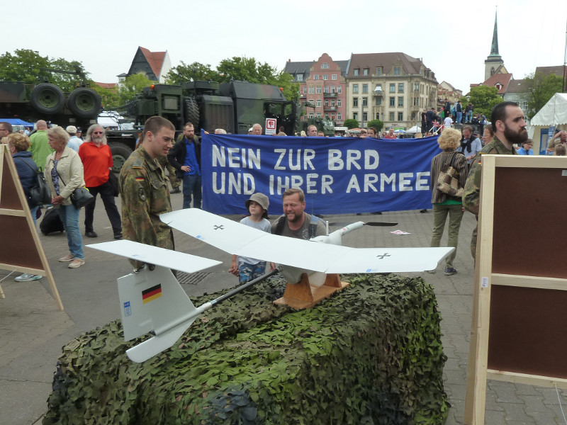 Nein zur BRD Und ihrer Armee beim Tag der Bundeswehr in Erfurt