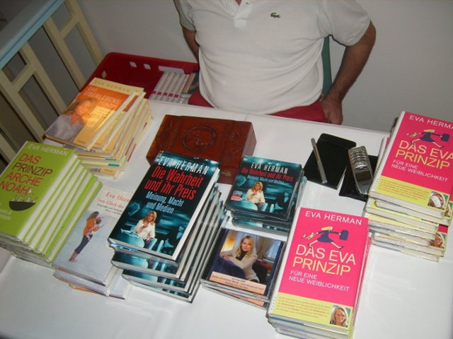 Büchertisch bei Eva Hermann Veranstaltung
