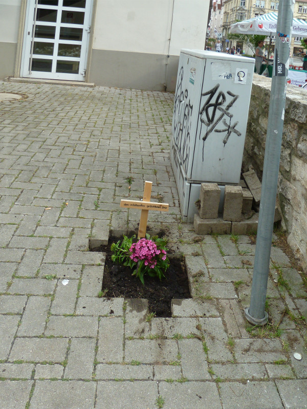 Grabmal an der Deutschen Bank in Erfurt