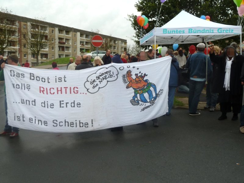 antirassistisches Transparent am Asylbewerberheim in Greiz